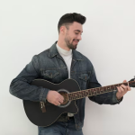 Ilustrasi bermain gitar