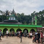 Ilustrasi Sholat di Masjid